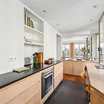 Grand Appartement Haussmannien Au Coeur De Paris