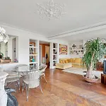 Grand Appartement Haussmannien Au Coeur De Paris